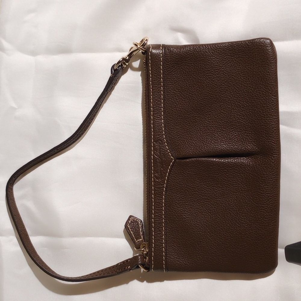EUC Dooney & Bourke Brown 🤎 Wristlet.